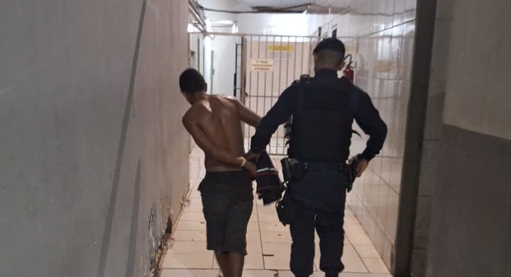 Acadêmica tem celular roubado por morador de rua armado com faca no Centro de Porto Velho
