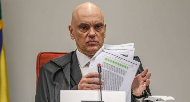 Alexandre de Moraes mantém prisão de ex-assessor de Bolsonaro