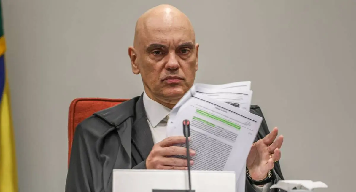 Alexandre de Moraes mantém prisão de ex-assessor de Bolsonaro
