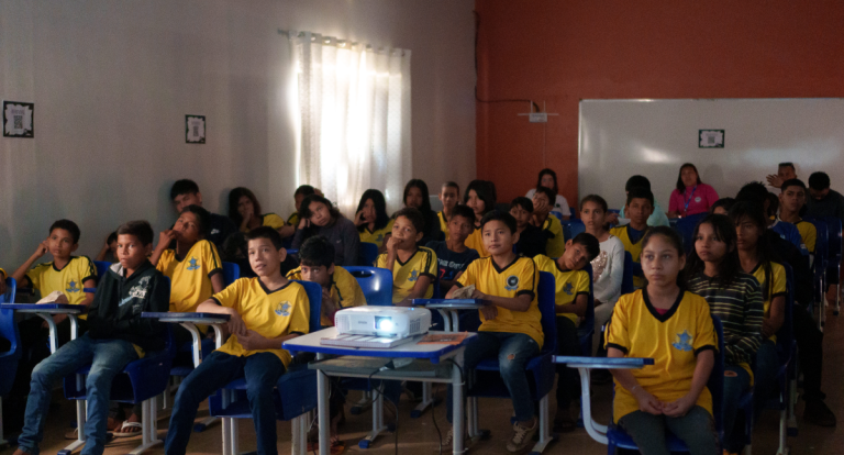 Cinema de animação encanta estudantes no primeiro dia do FICAR em Guajará-Mirim - News Rondônia