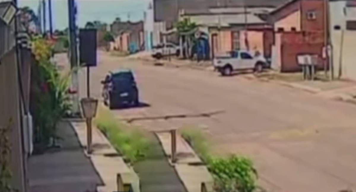 Homem é flagrado roubando galinha em Porto Velho