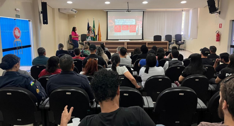 Jaru capacita profissionais para atendimento a mulheres e meninas vítimas de violência doméstica - News Rondônia