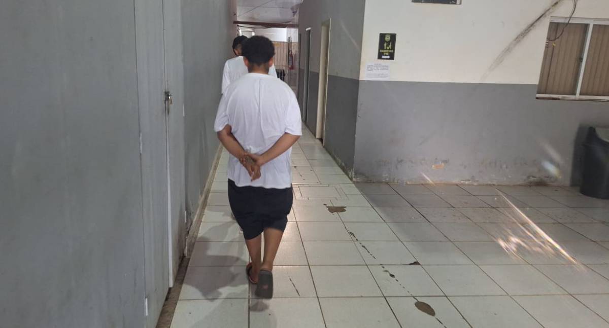 Adolescentes são apreendidos com simulacro de pistola em Porto Velho