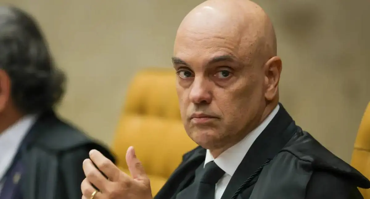 Alexandre de Moraes compara ações de Eduardo Bolsonaro nos EUA a golpe