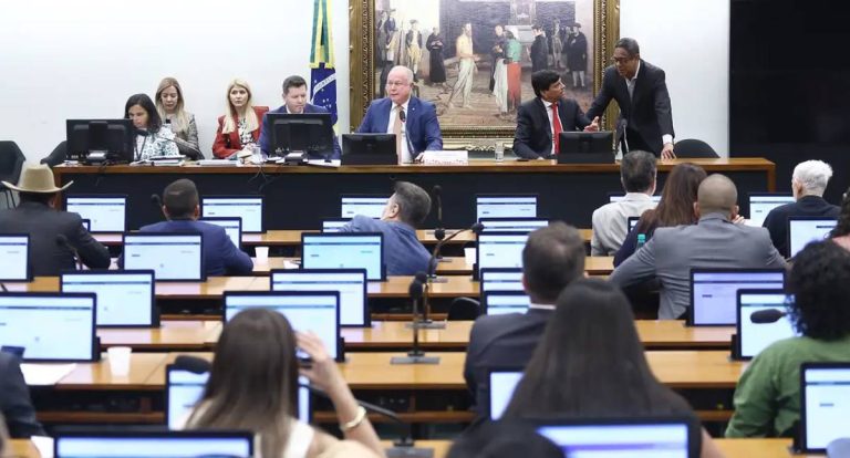 Aliciamento de crianças na internet terá pena maior com aprovação de PL na CCJ