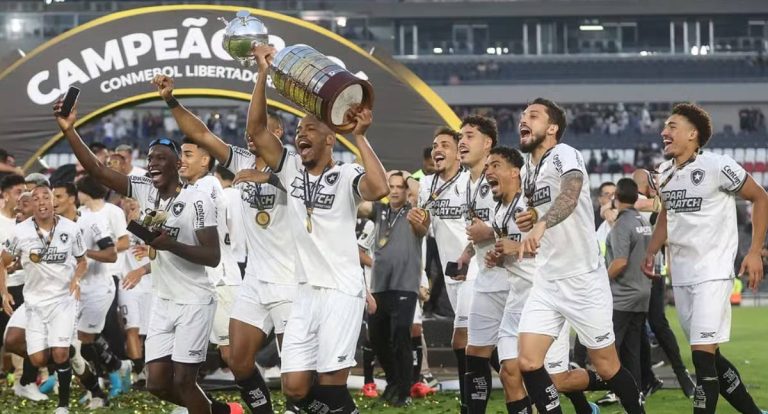 Botafogo é indicado a melhor clube do ano pela Bola de Ouro