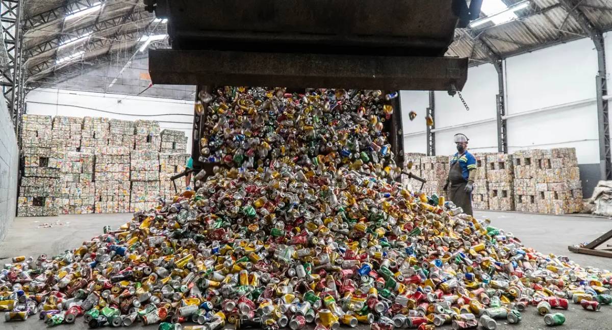 Brasil atinge marca de 97,3% na reciclagem de latinhas em 2024