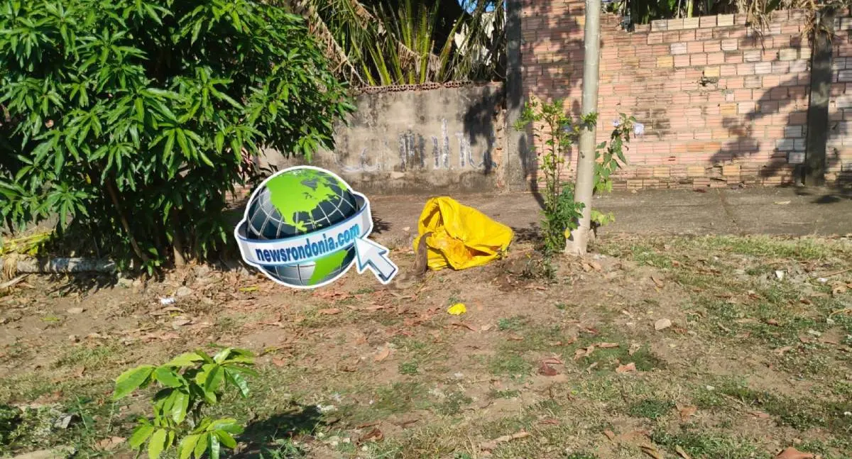 Cadáver é encontrado amarrado e enrolado em lona na capital