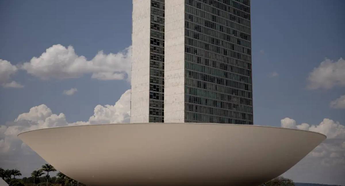 Câmara cassa mandato de sete deputados federais