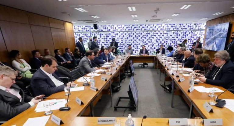 Câmara criará grupo para elaborar texto contra adultização infantil