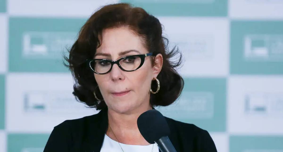 Carla Zambelli continua presa na Itália à espera de decisão judicial