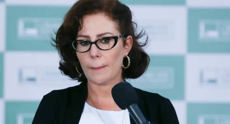 Carla Zambelli é mantida presa após audiência na Itália