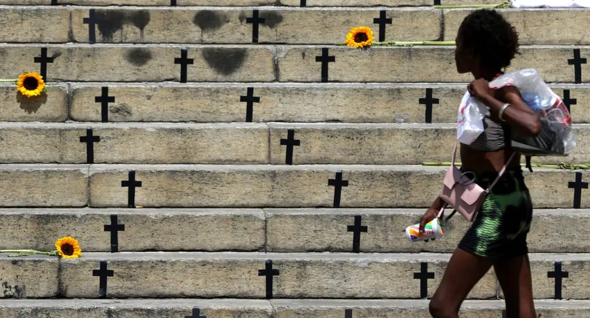 Casos de feminicídio com arma de fogo crescem no Brasil