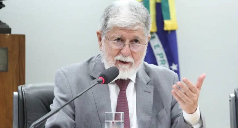Celso Amorim diz que EUA não querem negociar tarifas com o Brasil