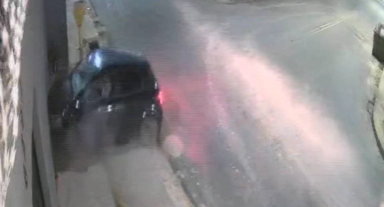 Colisão na Rua Alba deixa muro danificado e motorista foge
