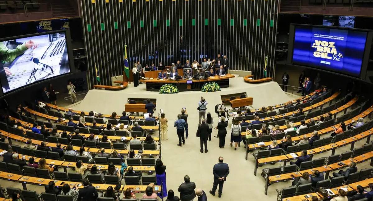 Congresso Nacional homenageia os 90 anos da Voz do Brasil