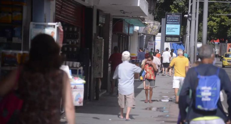 Criação de empregos formais desacelera no Brasil em julho