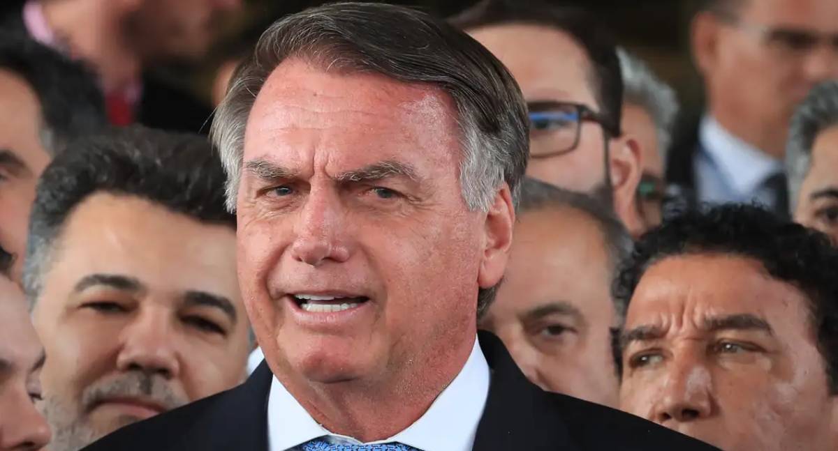 Defesa de Bolsonaro é surpreendida com prisão domiciliar do ex-presidente