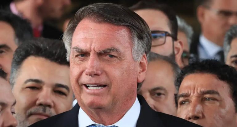 Defesa de Bolsonaro nega participação em trama golpista e pede absolvição