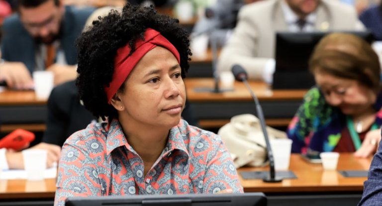 Deputada Sílvia Cristina tem PL aprovado que libera capital estrangeiro em prevenção ao câncer