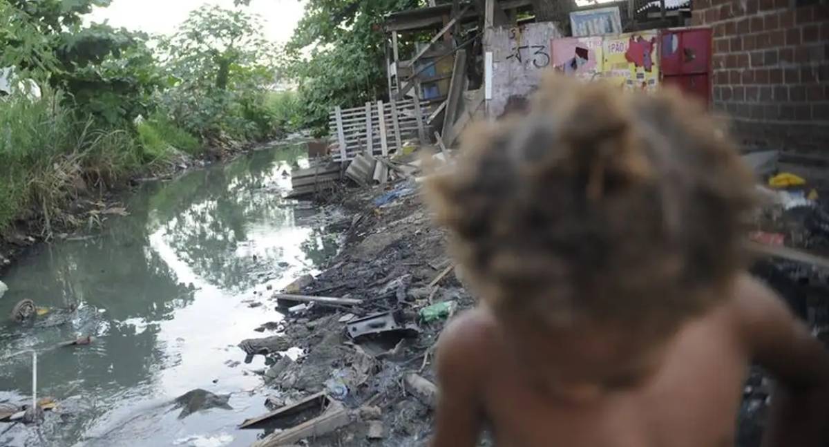 Desigualdade no saneamento persiste em três a cada dez residências no Brasil