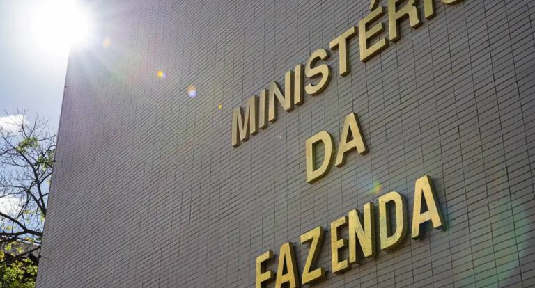 Despesas federais podem crescer até R$ 168 bilhões em 2026