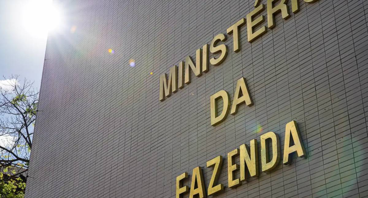 Despesas federais podem crescer até R$ 168 bilhões em 2026