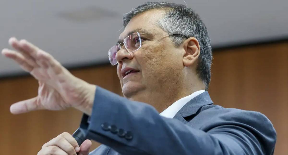 Dino solicita explicações sobre trâmite do 'PL da Adultização'
