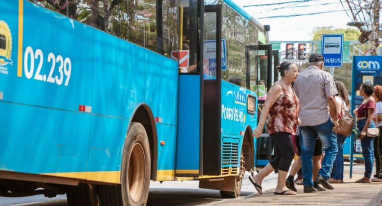 Direito de embarque e desembarque fora dos pontos após 22h garante mais segurança para mulheres e idosos em Porto Velho