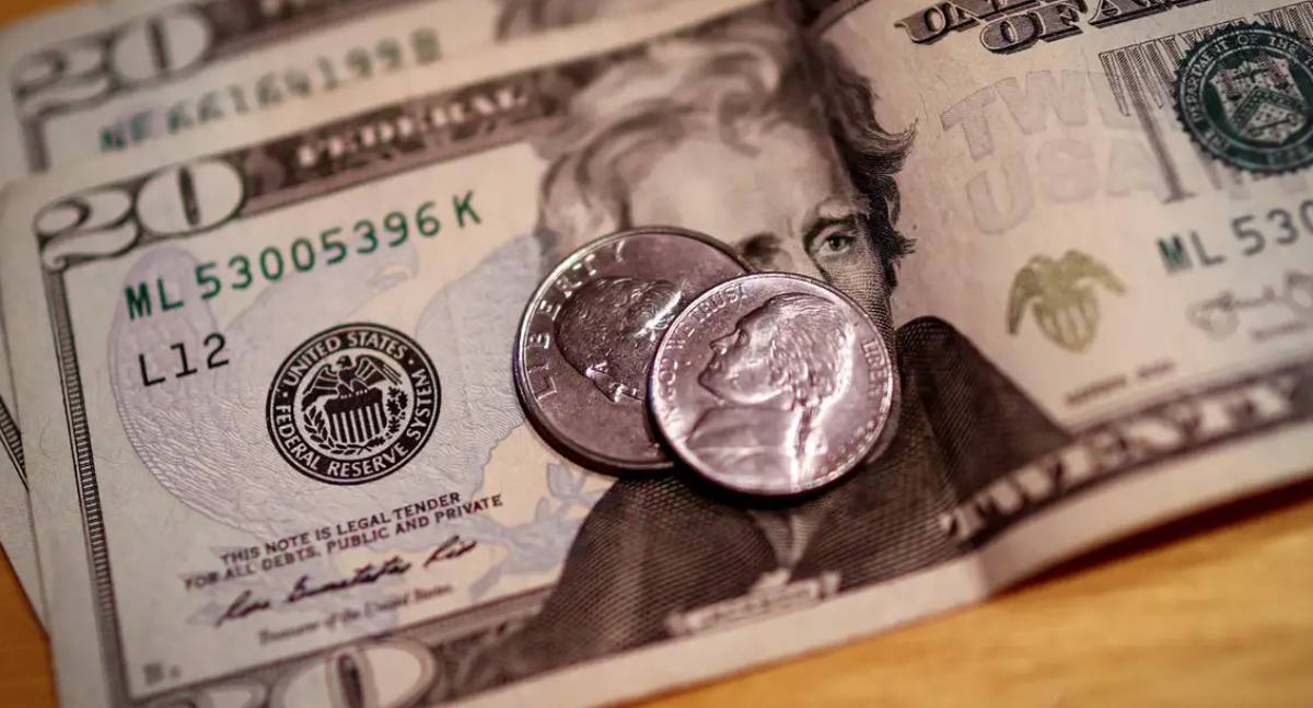 Dólar cai para R$ 5,50 com chances de corte de juros nos EUA
