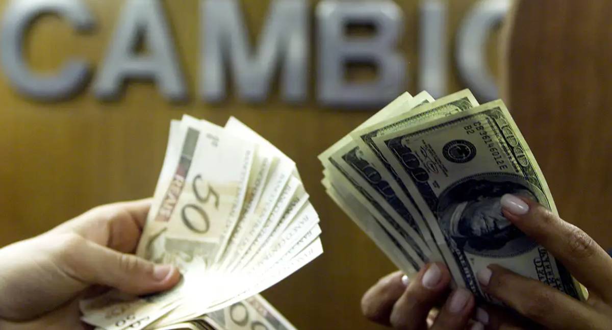 Dólar sobe e bolsa se recupera no mercado financeiro
