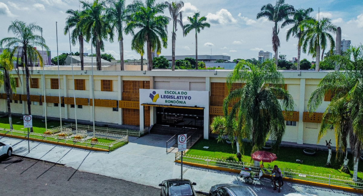 Dra. Taíssa garante cursos da Escola do Legislativo na 7ª Festa do Leite em Nova Mamoré