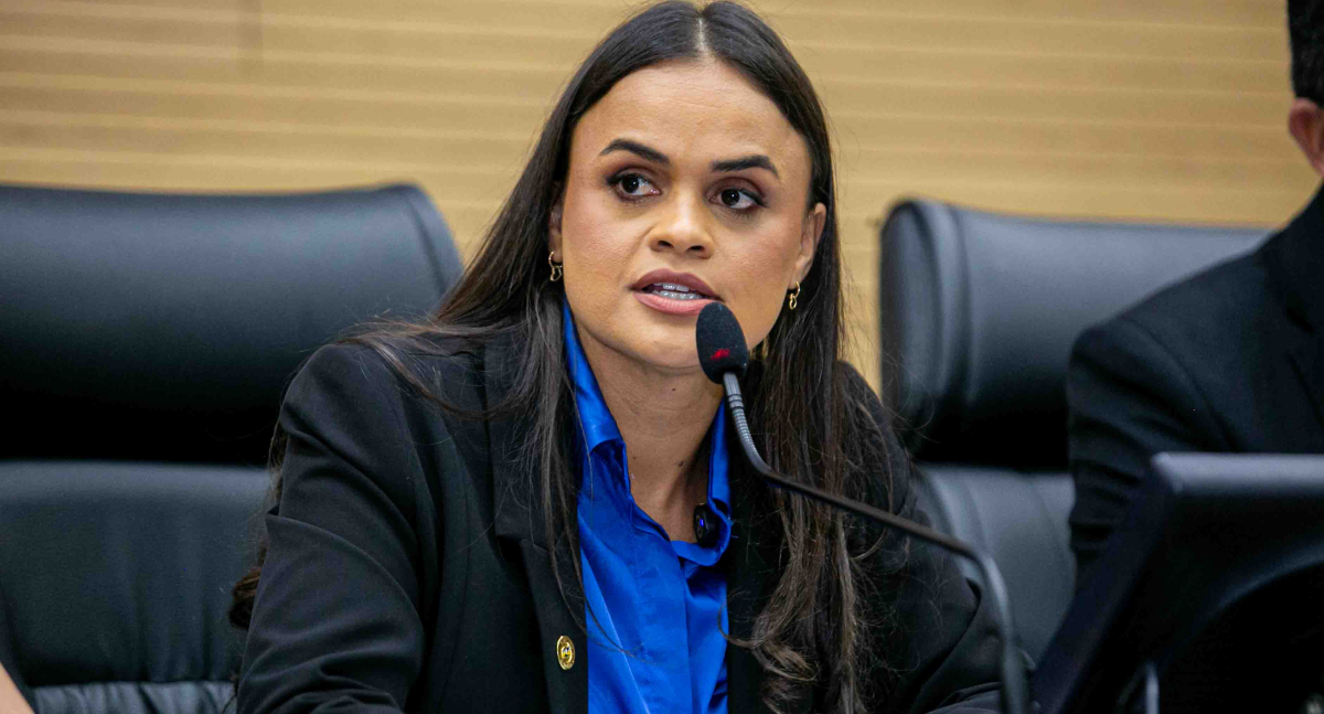 Dra. Taíssa protocola projeto de lei que garante cadeiras de rodas em escolas públicas de Rondônia