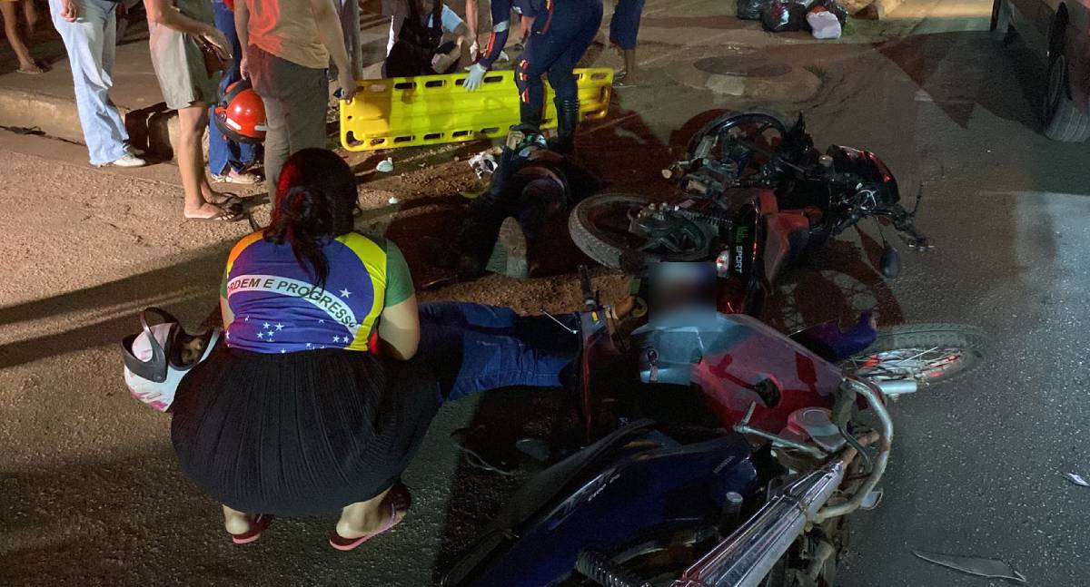 Duas motocicletas se chocam na Avenida José Amador dos Reis e deixam três feridos