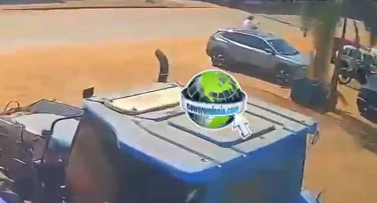 Dupla é filmada furtando moto na zona sul