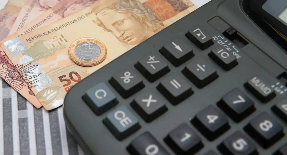 Economia brasileira deve crescer 2,44% em 2026