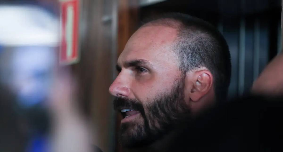 Eduardo Bolsonaro critica indiciamento e chama tese de "delirante"