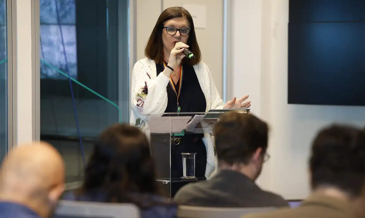 Empoderamento feminino nas empresas ganha destaque com liderança de Magda Chambriard na Petrobras