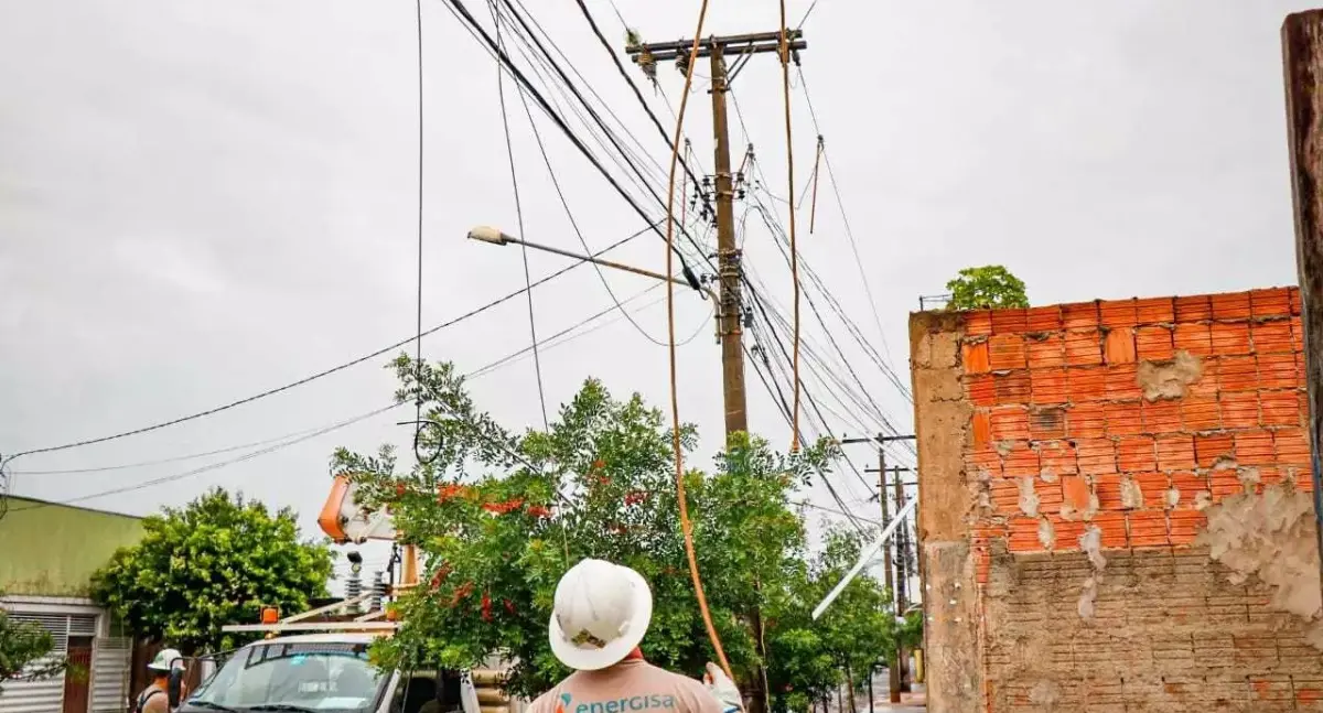 Energisa orienta sobre cuidados com cabos de energia rompidos