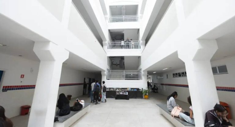 Escola em tempo integral tem jornada mínima de 35 horas semanais