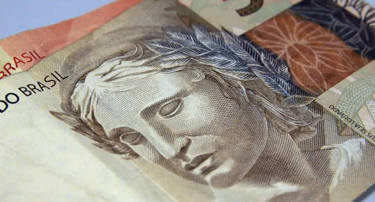 Estudo revela que a renda do 0,1% mais rico cresceu cinco vezes mais que a média nacional