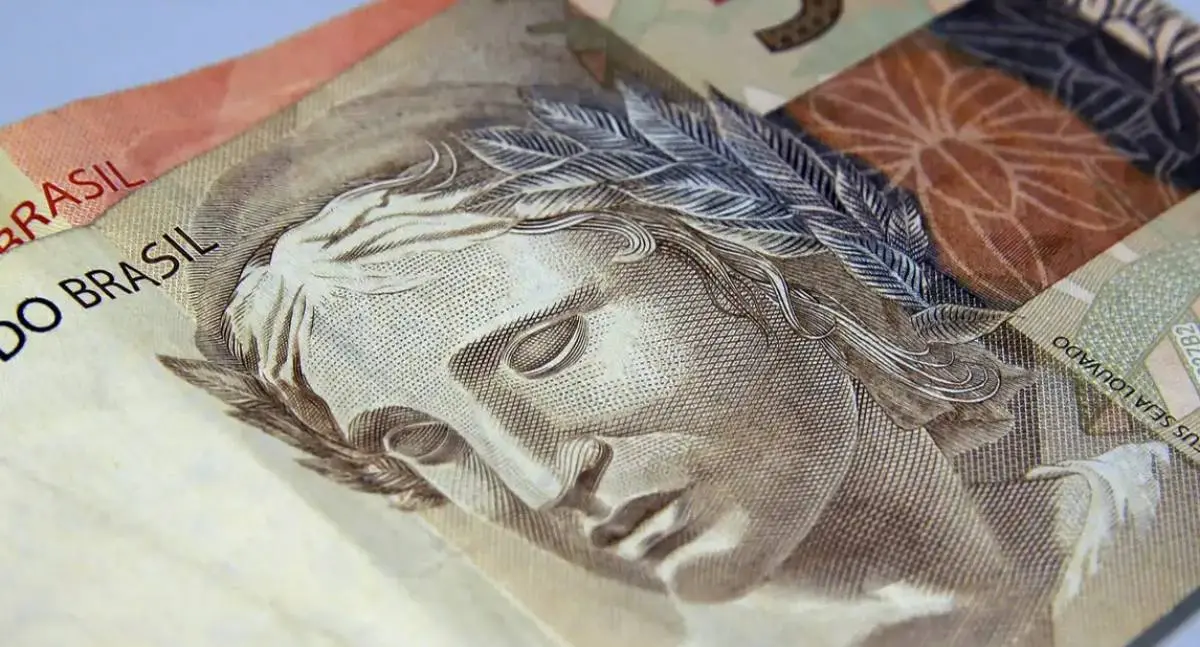 Estudo revela que a renda do 0,1% mais rico cresceu cinco vezes mais que a média nacional