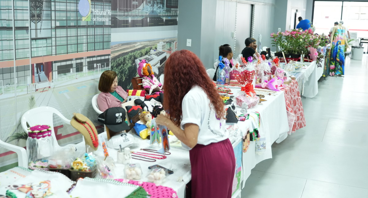 Feira Livre Mulher do Norte reúne 30 expositoras no TRE-RO e reforça campanha Agosto Lilás em Porto Velho