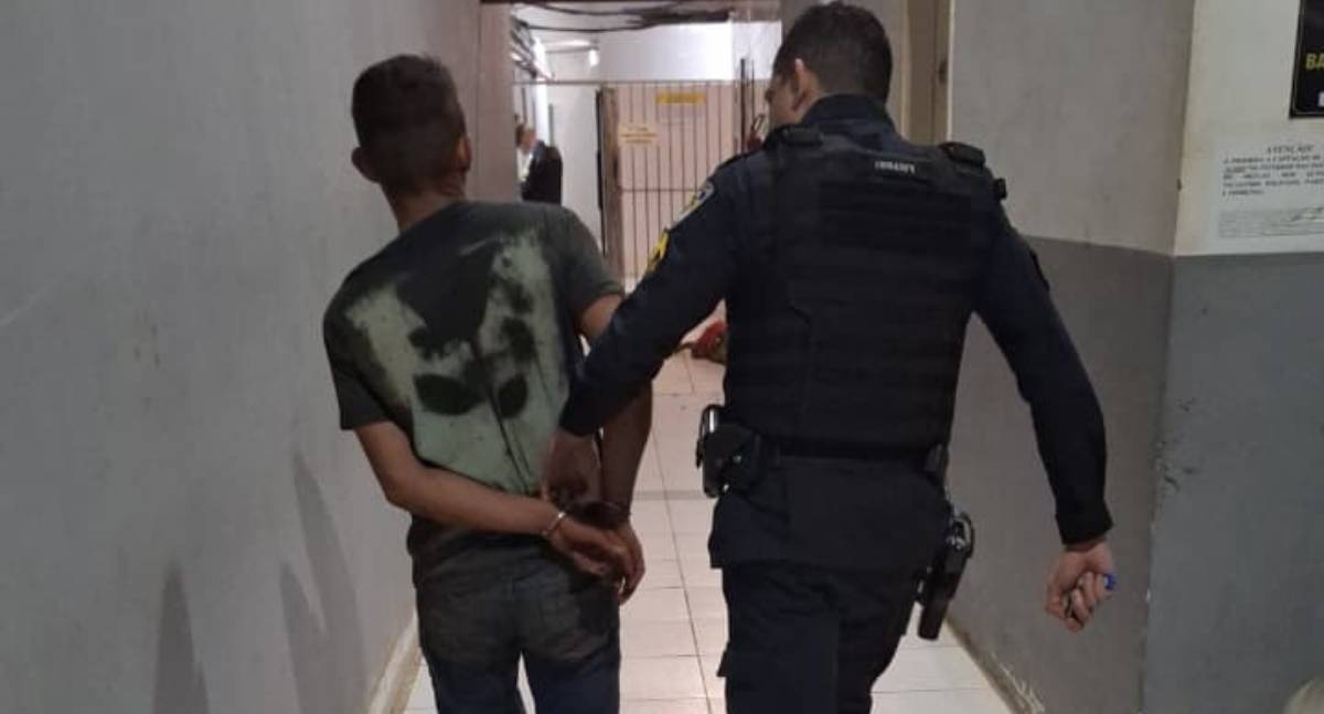 Foragido por homicídio é preso após tentar fugir da polícia em Porto Velho