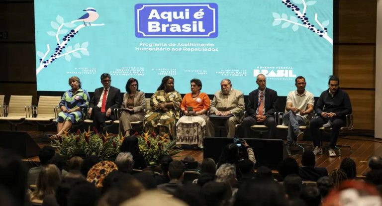 Governo lança programa de acolhimento a repatriados e deportados