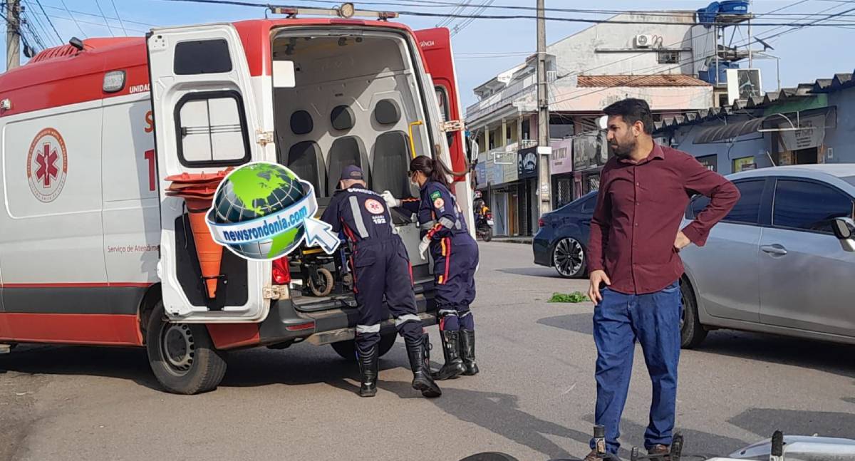 Grave acidente entre carro e moto deixa professora ferida no centro