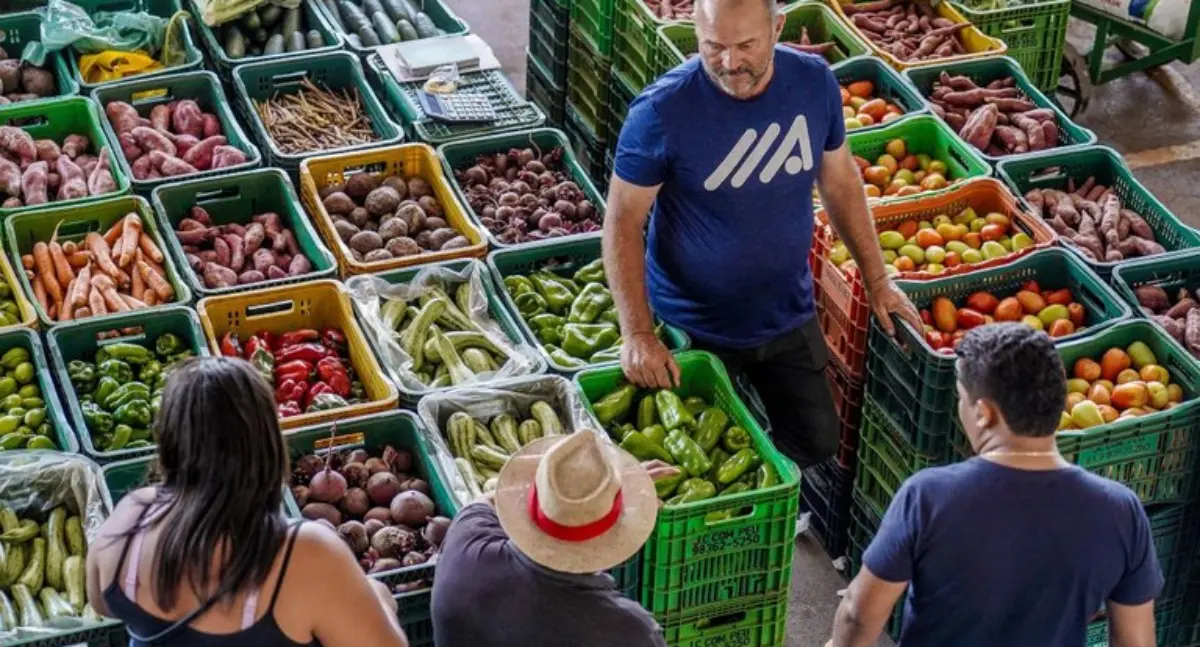 Grupo Alimentação e bebidas tem nova queda de preços e ajuda a frear inflação em julho, aponta IBGE