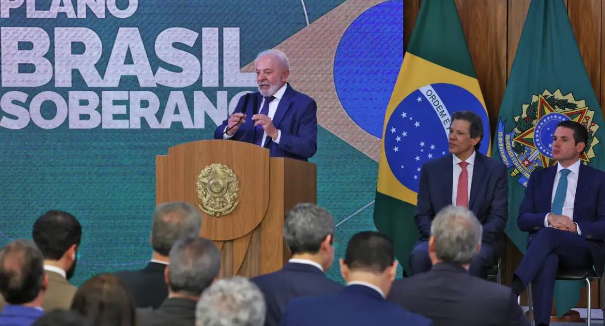 Haddad diz que Brasil é sancionado por ser mais democrático em meio a tarifaço dos EUA