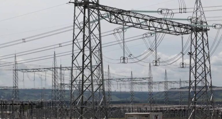 Hitachi Energy constrói fábrica de transformadores em Pindamonhangaba e investe em energia renovável