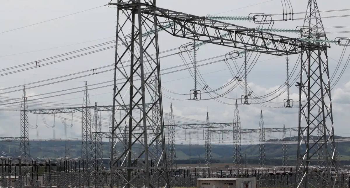 Hitachi Energy constrói fábrica de transformadores em Pindamonhangaba e investe em energia renovável